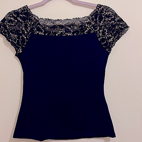 🍒 BOGO 🍒 Stunning Stretchy Silk & Lace OTS Top Description is helpful - Picture 1 of 7